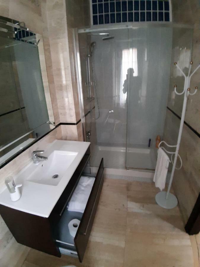 Camera Matrimoniale con Bagno in Comune